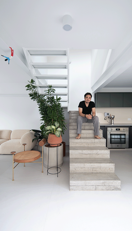 Casa do Yuji, sala de estar, escada, concreto, metalica